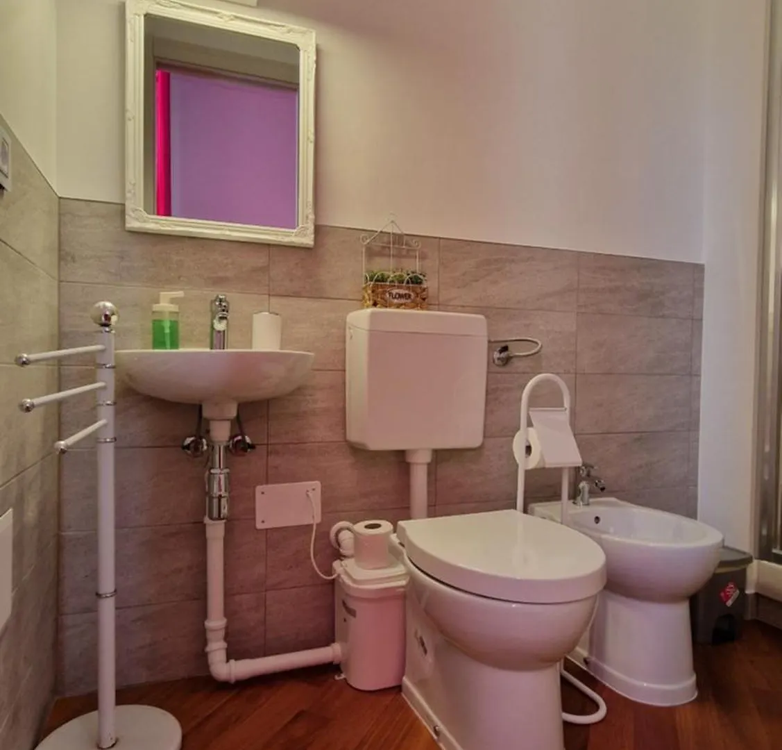 Camera Con Bagno Privato In Piazza Galilei Cagliari Włochy
